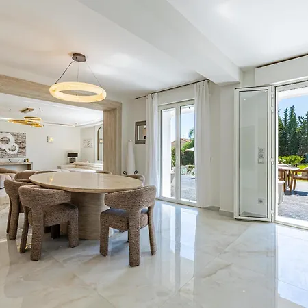 Villa 11 Grimp - Stunning 8-bedroom Pool And Private Tennis Antibes