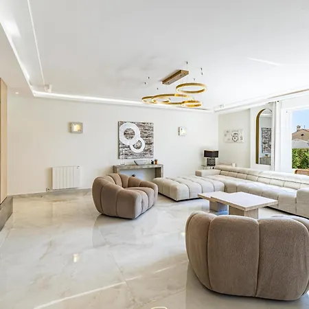 Villa 11 Grimp - Stunning 8-bedroom Pool And Private Tennis