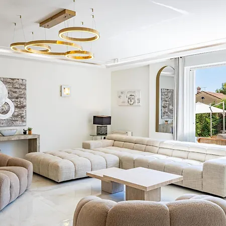 Villa 11 Grimp - Stunning 8-bedroom Pool And Private Tennis *