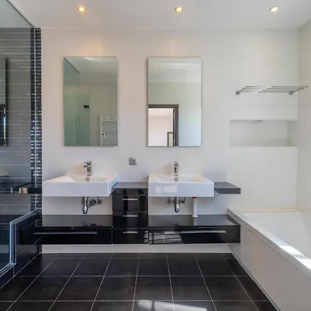 11 Grimp - Stunning 8-bedroom Pool And Private Tennis Villa
