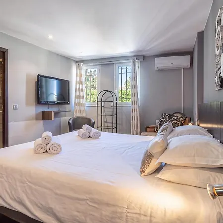11 Grimp - Stunning 8-bedroom Pool And Private Tennis
